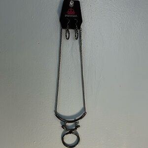 New Paparazzi necklace with earrings. O/S. Gunmetal grey color